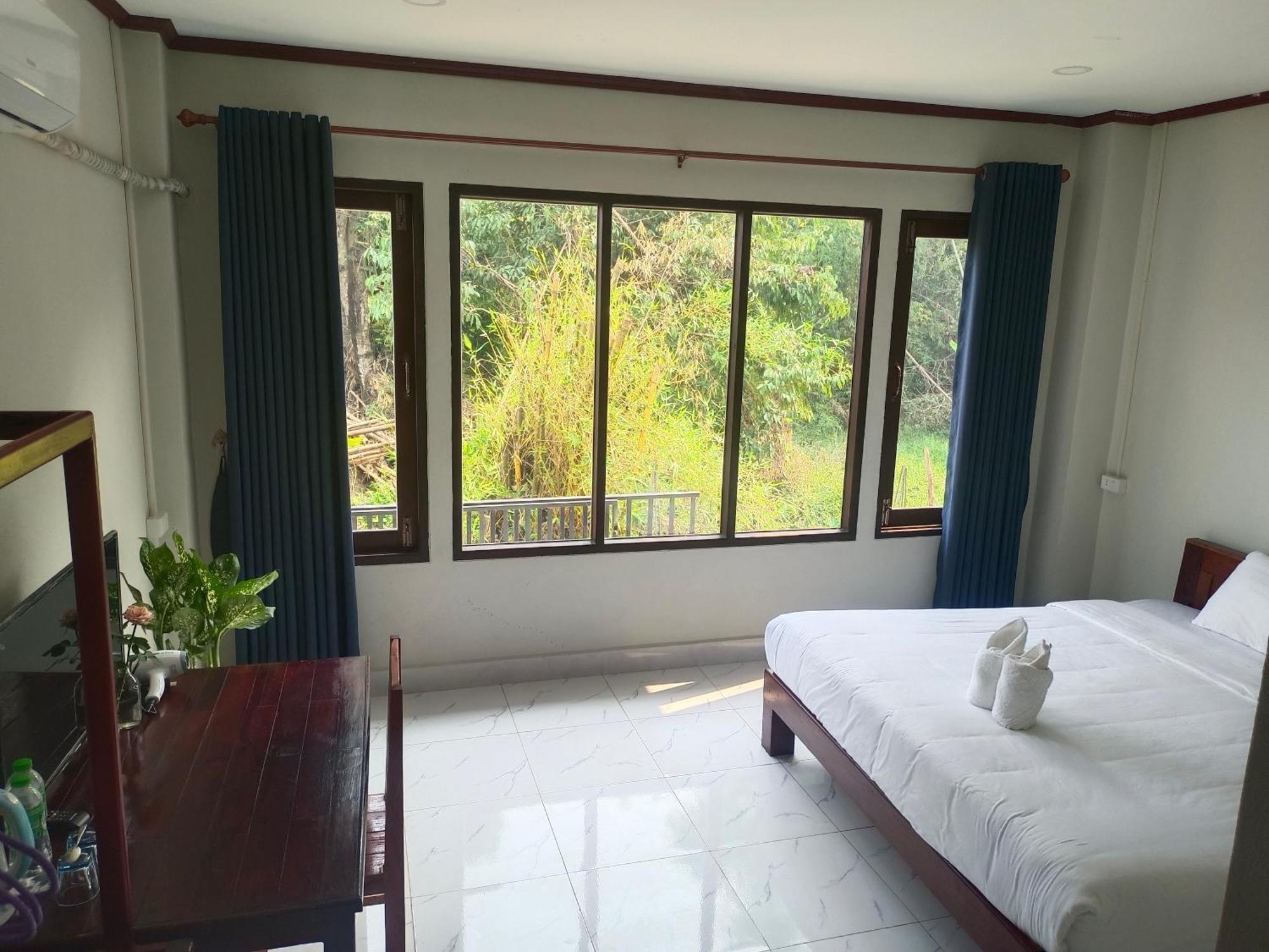 Dokchampa Hotel Vang Vieng Exterior photo