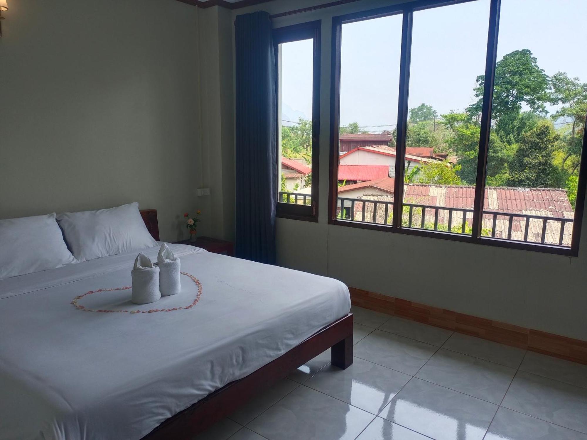 Dokchampa Hotel Vang Vieng Exterior photo