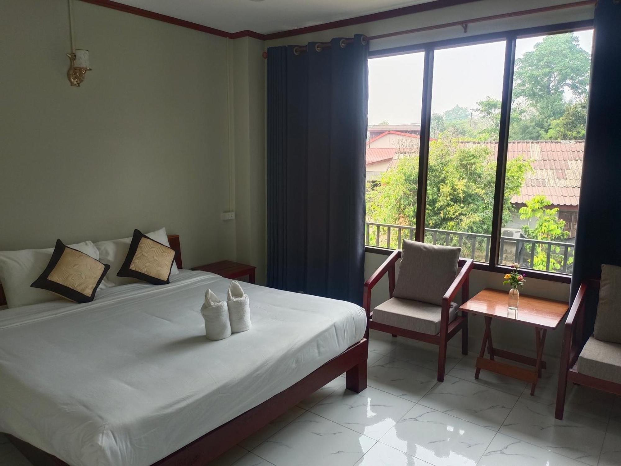 Dokchampa Hotel Vang Vieng Exterior photo