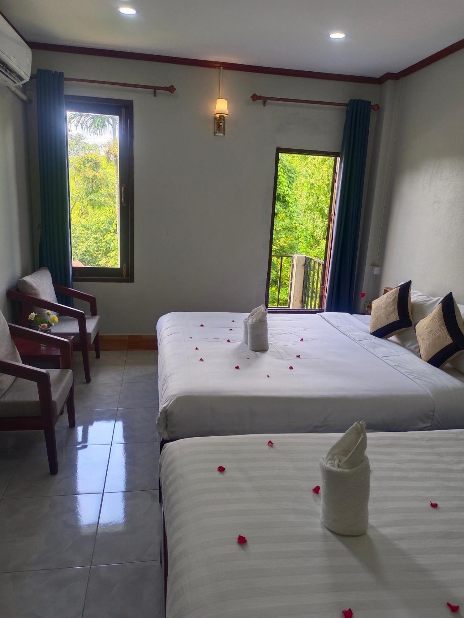 Dokchampa Hotel Vang Vieng Exterior photo