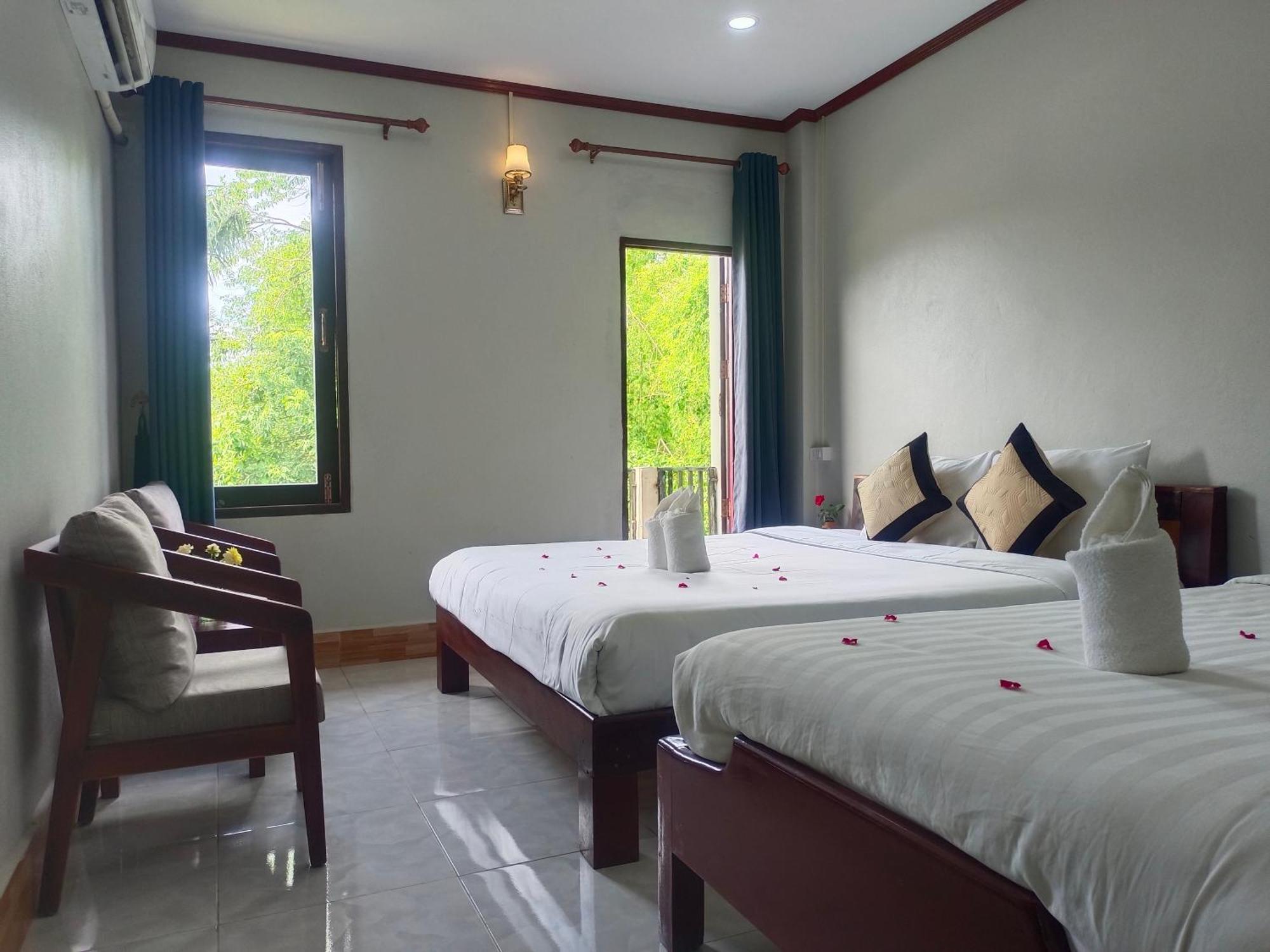 Dokchampa Hotel Vang Vieng Exterior photo