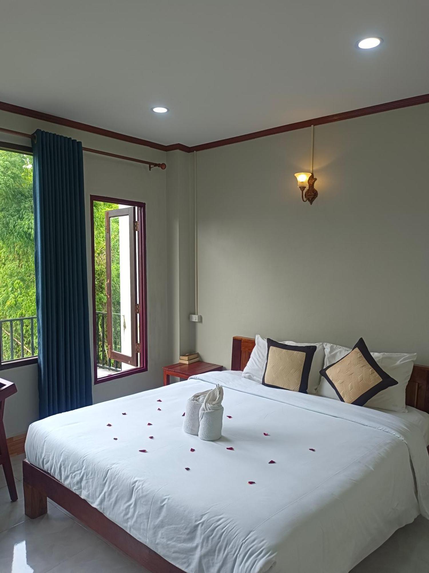 Dokchampa Hotel Vang Vieng Exterior photo